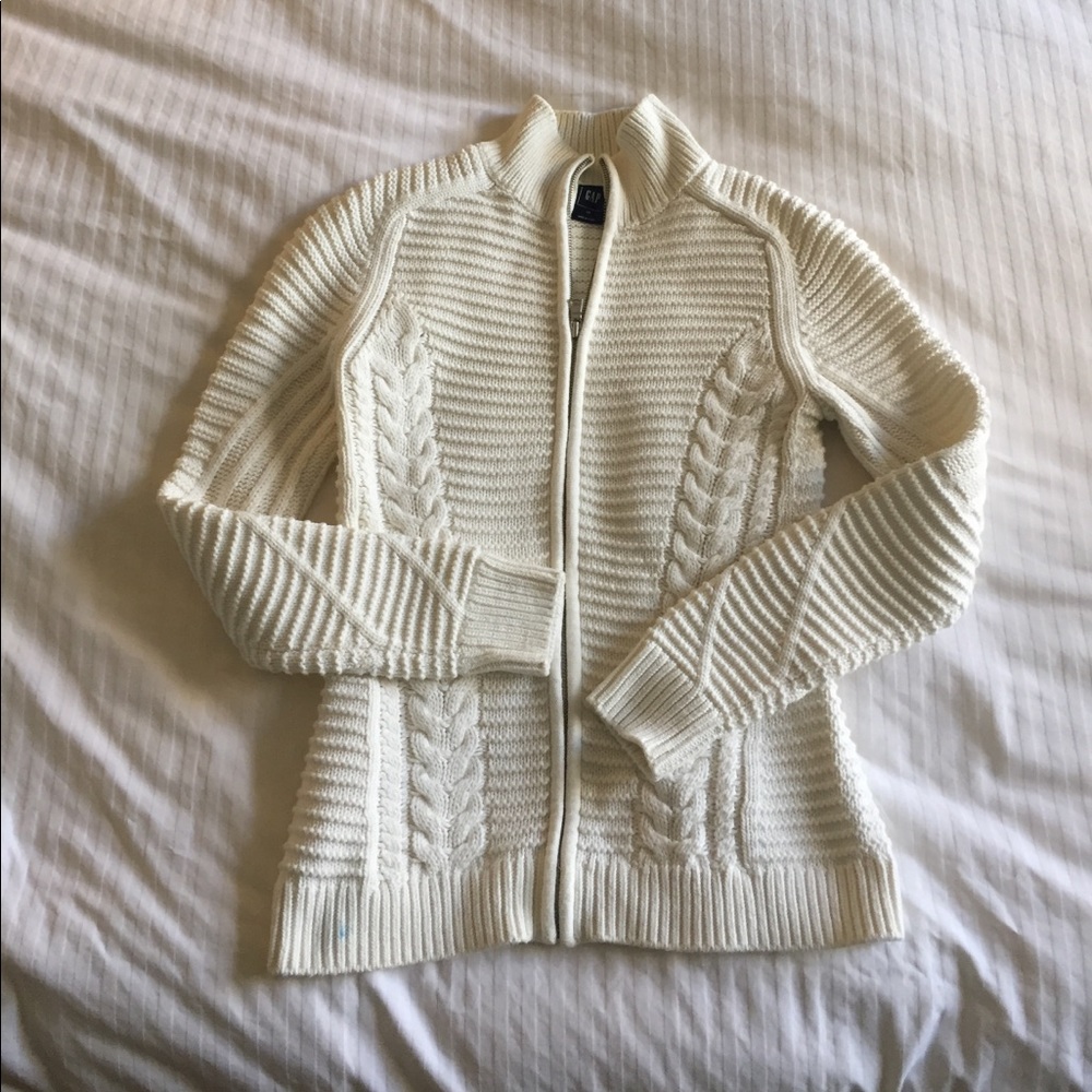 GAP sweater